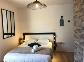 Cosychic flat near the Castel and train station